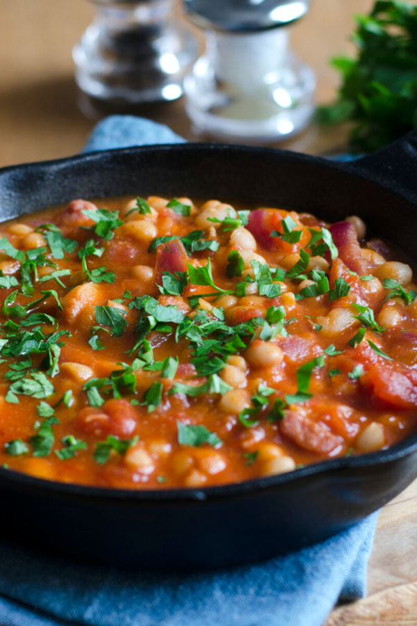 Boston-Baked-Beans-with-Garlic-Toast